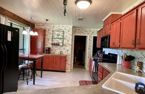 Hemphill House | Cabin On The Lake