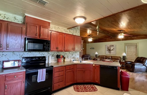 Hemphill House | Cabin On The Lake