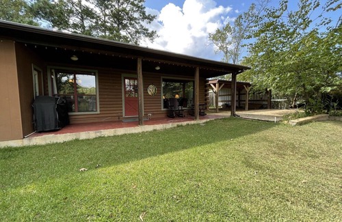 Hemphill House | Cabin On The Lake