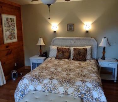 Lake Helen Bed & Breakfast | Cabin On The Lake