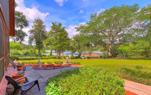 Lake Helen Bed & Breakfast | Cabin On The Lake