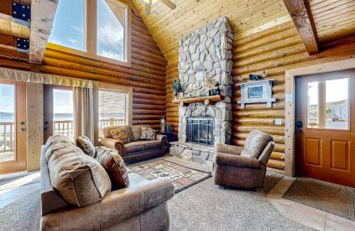 Harbor Village House | Cabin Overlooking The Harbor
