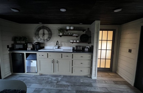 Swink Cabin | Cabin,peaceful, quiet. 7 miles from Valliant, Oklahoma. Extended stays welcome.
