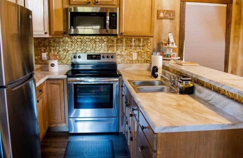 Groveoak Cabin | Cabin|Pets! Sleeps 5|Close Lake Guntersville|2BR