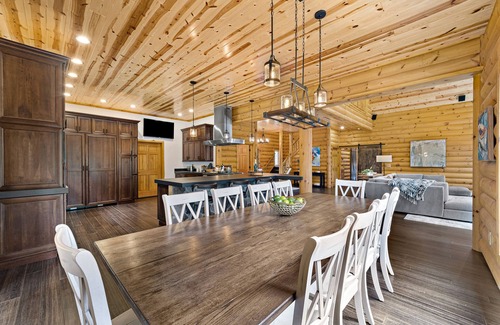 West Fairfax House | Cabin, Pool, Hot Tub, Lake, Wineries and Mountains Oh My!