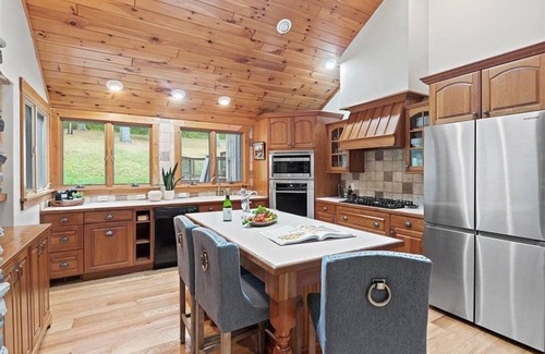 Springwater House | Cabin Retreat | Hot Tub | Pool | Game Room | FLX