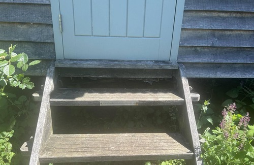 Bletchley Cabin | Cabin Retreat in Bedford - Sleeps 2 & Free parking