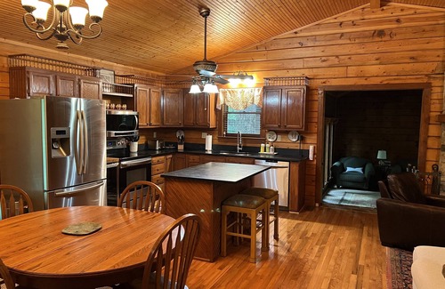 Clifftops House | Cabin Retreat in Monteagle's gated Clifftops