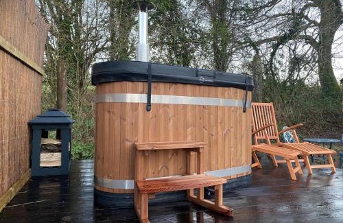 Chepstow House | Cabin Retreat near Chepstow Sleeps 2 with Hot Tub