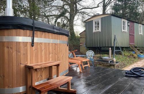 Chepstow House | Cabin Retreat near Chepstow Sleeps 2 with Hot Tub
