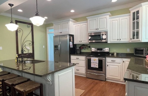 Langston House | Cabin retreat on beautiful Lake Guntersville! Perfect for families/fisherman!