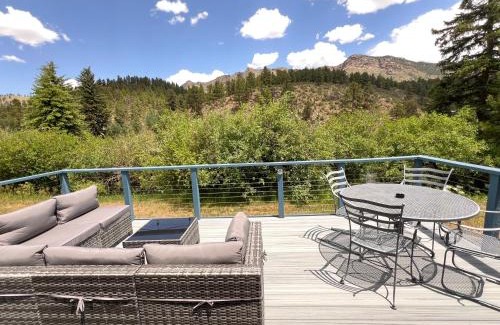 Bailey House | Cabin Retreat W Board Games & Pool Access