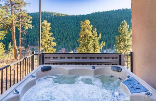 Bailey House | Cabin Retreat W Hot Tub & Fireplace
