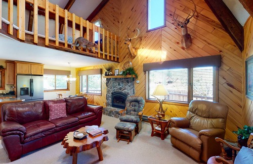 Ponderosa Pines Cabin | Cabin retreat with wrap-around porch, work spaces,