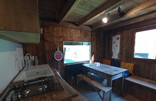 Le Bouchet-Mont-Charvin Ski Chalet | Cabin-style chalet in the heart of nature.