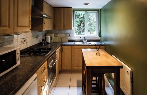 Abbess Roding Cabin | Cabin set in rural Kent on a private plot of 30 acres with use of a pool