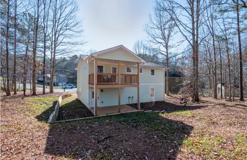 Cartersville House | Cabin Style & Cozy Back Deck Near LakePoint PBR