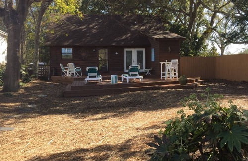 North Carolina Coast House | Cabin Style Home, 2 bed/2bth, fenced yard, deck, Pet Friendly, 1 mile to beach!