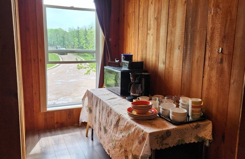 New Bothwell Apartment | Cabin Style Private Studio Indoor Garage