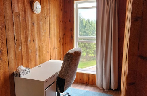New Bothwell Apartment | Cabin Style Private Studio Indoor Garage