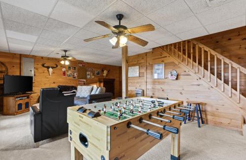 Morganton House | Cabin Sweet Cabin Sleeps 6 Hot Tub Foosball