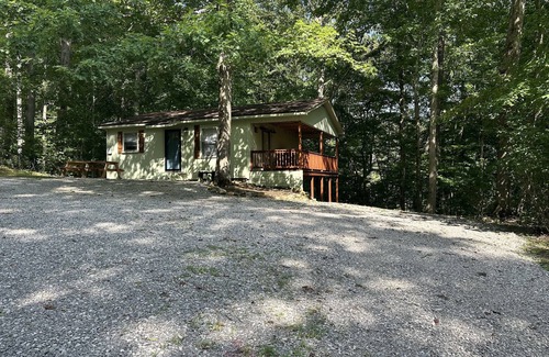 Smithville Cabin | Cabin @ the MarinanLess than 1 Mile to FishLipz & Pates Ford Marina