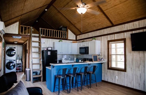 Groveoak Cabin | Cabin Vacation|Pet Dog Friendly|Lake Guntersville | Fully Fenced | Private