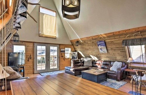 Warm Springs Cabin | Cabin w/ 360° Mountain Views & 30 Miles to Breck!