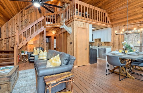 Sautee Nacoochee Cabin | Cabin w/Hot tub+Outdoor Kitchen+Firepit near ATV & SXS Trails~8mns to Helen, GA!