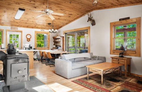 Great Cacapon House | Cabin w New Hot Tub, River, Kayak, WiFi, & Fire Pit