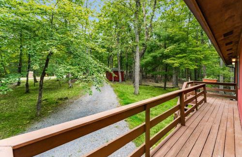 Great Cacapon House | Cabin w New Hot Tub, River, Kayak, WiFi, & Fire Pit