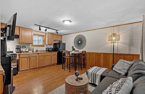 Woodstock Cabin | Cabin W/Private Hot tub, Fire pit & PetFriendly 10min Loon mtn & owls nest