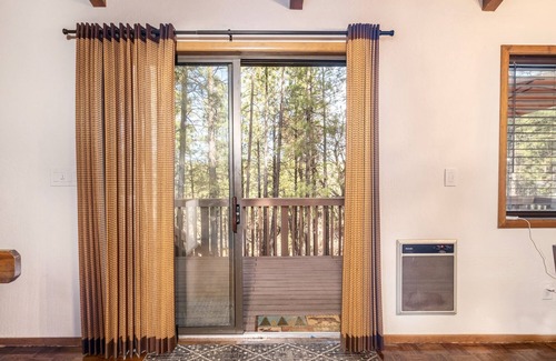 Munds Park House | Cabin w/Rustic Charm, Modern Perks & Pine Views