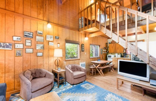 Rockaway Beach Cabin | Cabin w/Wood Stove Dog Friendly