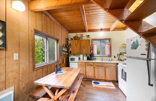 Rockaway Beach Cabin | Cabin w/Wood Stove Dog Friendly