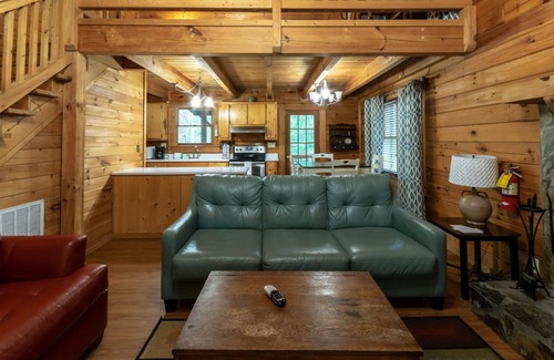Pine Mountain Cabin | Cabin with a fire place in the woods