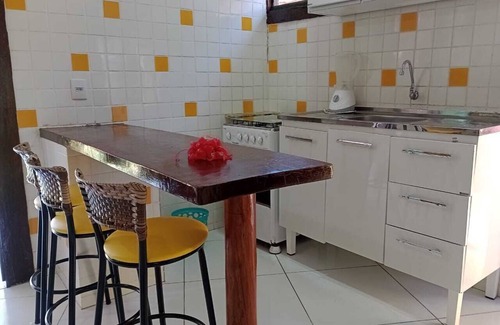 Porto Seguro Cabin | Cabin with kitchen: 500 meters from the beach. With parking and barbecue.