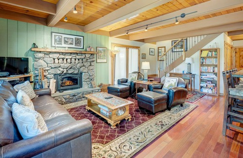 Montgomery Estates House | Cabin with deck, fireplace, enclosed yard, & washer/dryer