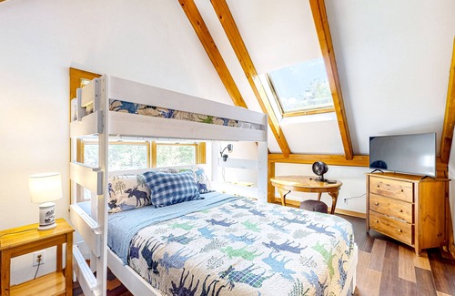 Owls Head Cabin | Cabin with deck, grill & fire table on 10 private acres - near Crescent Beach