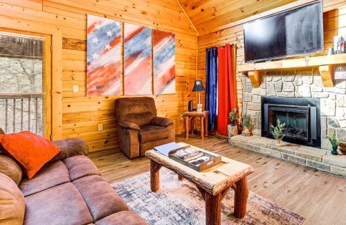 Sevierville House | Cabin with Deck, Hot Tub and Douglas Lake Resort Perks