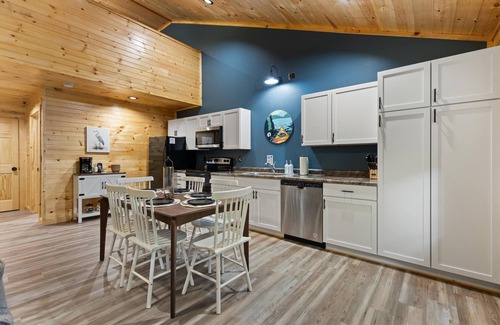 Bakerton Cabin | Cabin with Firepit~Arcade Games~River Boat Ramp~20 Min Lake Cumberland