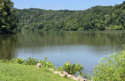 Sharpsburg Cabin | Cabin with firepit,close to great hiking trails,7 min to the lake. Pet- Friendly