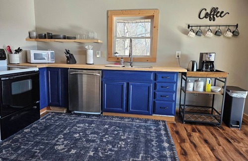 Grove City Cabin | Cabin with hot tub and relaxing views!