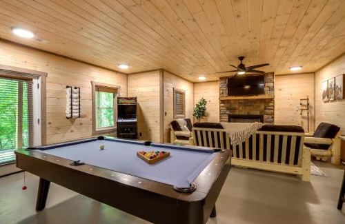 Blue Ridge House | Cabin with Hot Tub and Sauna 5 Mi to Dtwn Blue Ridge!