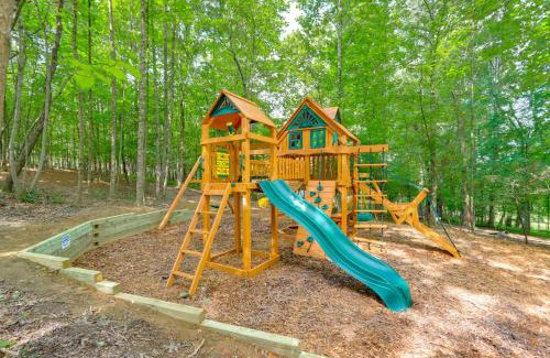 Blue Ridge House | Cabin with Hot Tub and Sauna 5 Mi to Dtwn Blue Ridge!