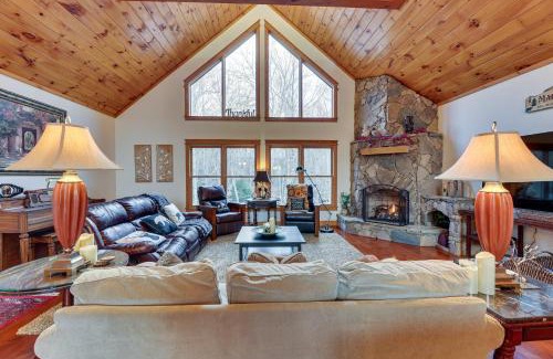 Snowshoe House | Cabin with Hot Tub and WiFi 4 Mi to Snowshoe Resort