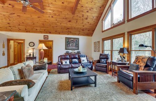 Snowshoe House | Cabin with Hot Tub and WiFi 4 Mi to Snowshoe Resort