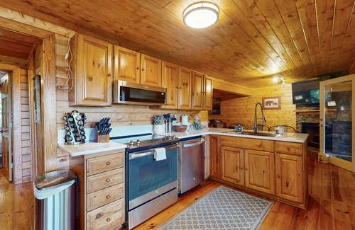 Ellijay Cabin | Cabin with hot tub & stunning lake and mountain views throughout