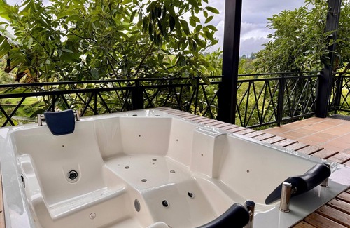 El Penol Ski Chalet | CABIN WITH JACUZZI AND POOL PEÑOL GUATAPE