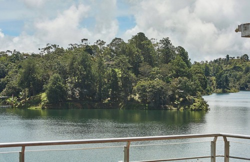 Guatape Cabin | Cabin with jacuzzi, lake view and close to the Guatapé stone. Pet friendly